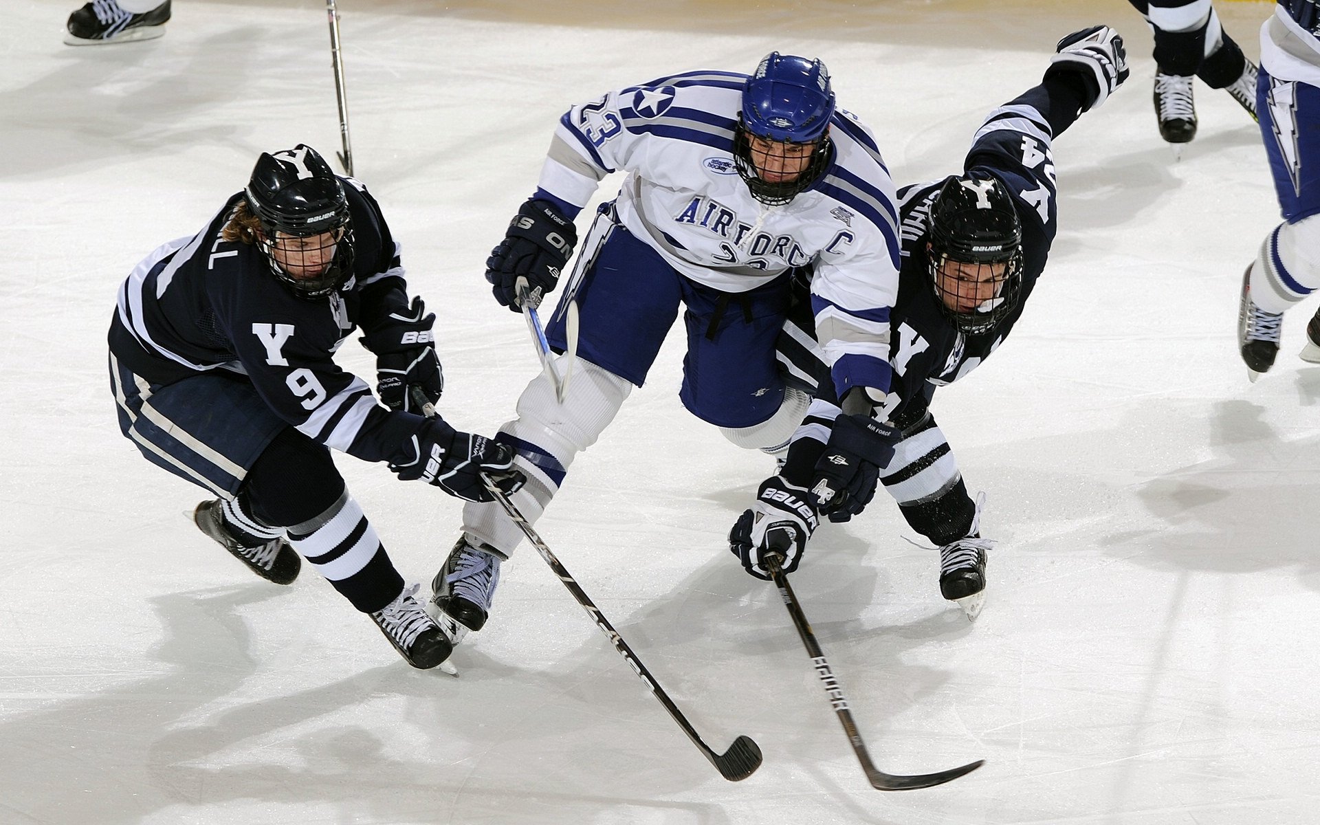 篮网助教现场讲解攻防转换核心节奏控制，篮网的助教